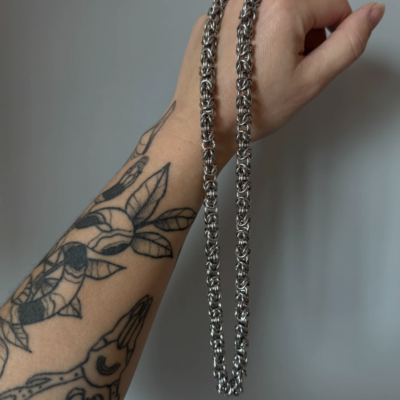 chainmail necklace texture interwoven pattern